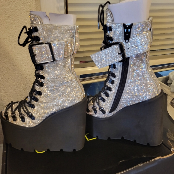 New - Club Exx Crystal Traitor Boots Size 6 - Picture 3 of 5